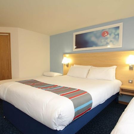 Travelodge London Park Royal Esterno foto