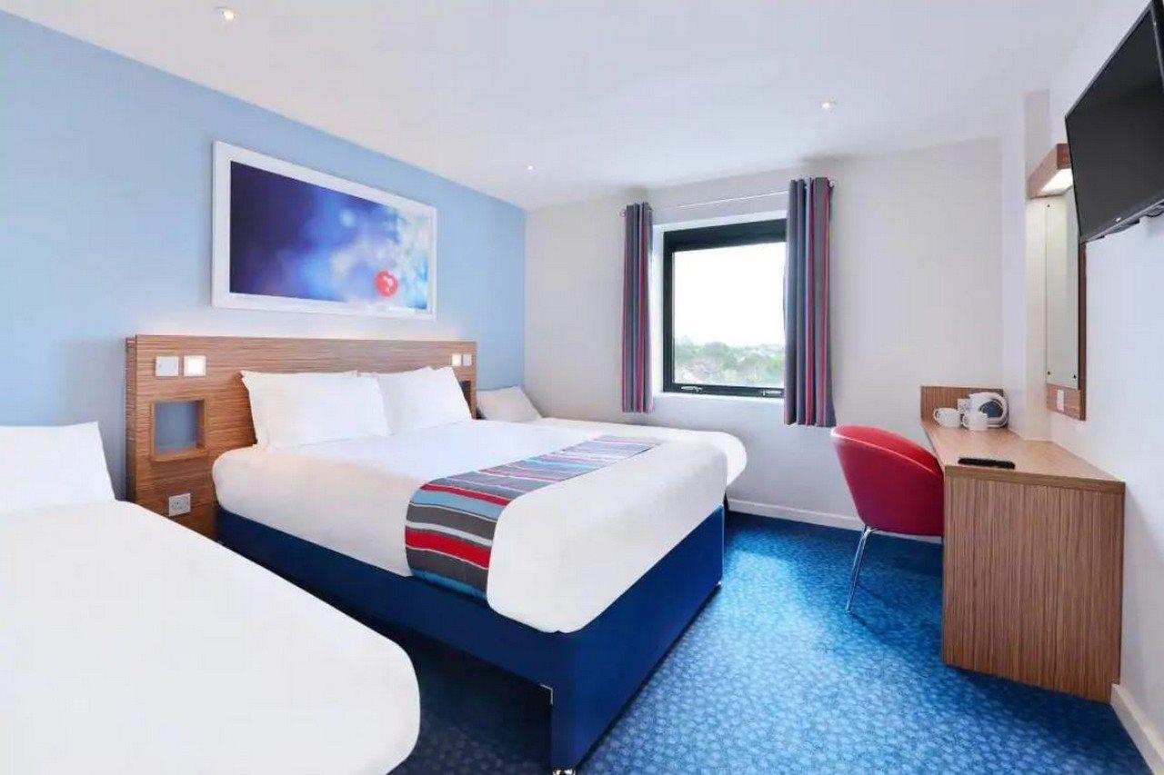 Travelodge London Park Royal Esterno foto