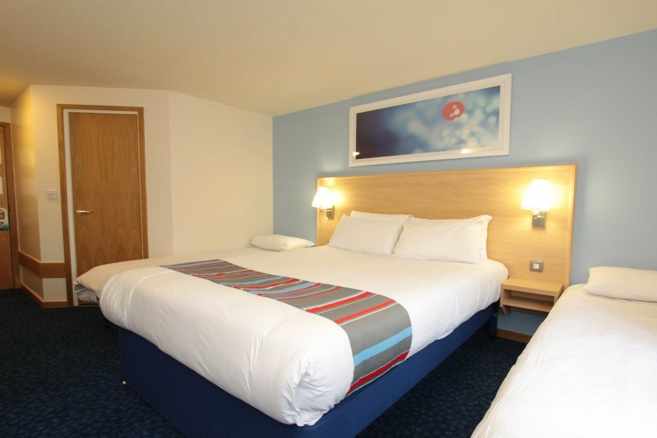 Travelodge London Park Royal Esterno foto