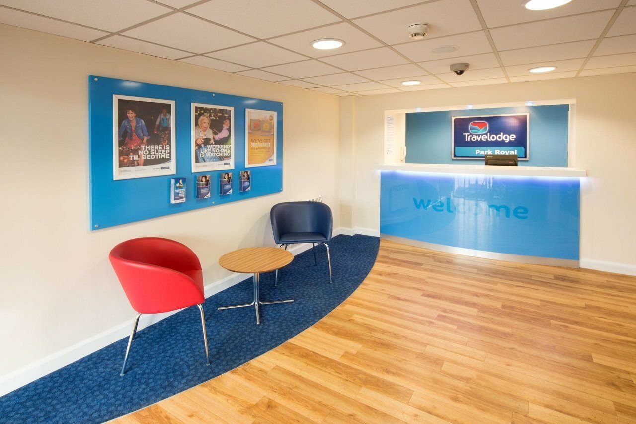 Travelodge London Park Royal Esterno foto